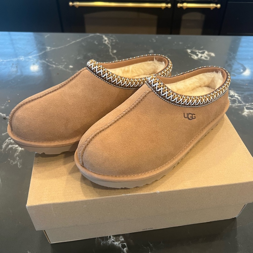 **New With Tags & Box** UGG Tasman II Women’s slipper, Chestnut